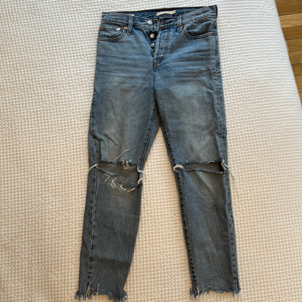 Levi’s Wedgie Distressed Jeans, size 26